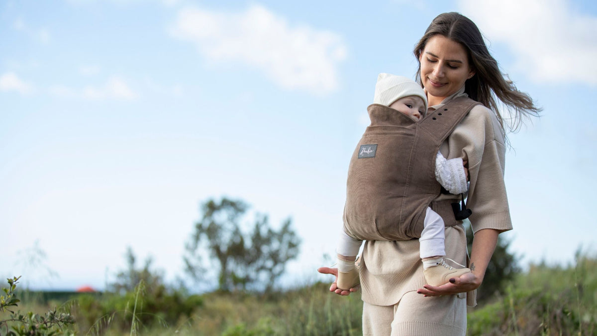 Babytragen im Herbst: Kuschelig mit der richtigen Ausstattung
